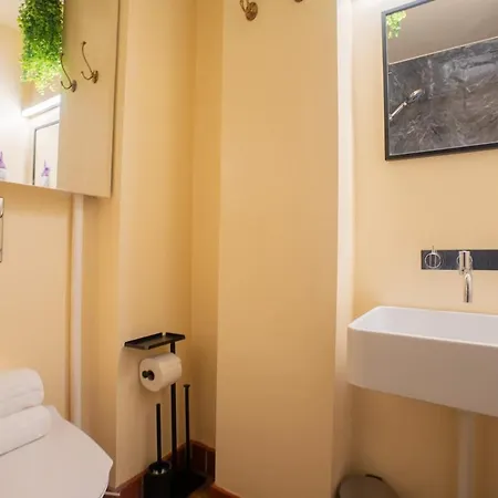 Apartament Charming 2br In K