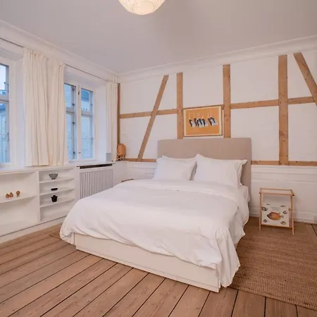 Apartament Charming 2br In K *